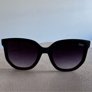 Quay Australia COFFEE RUN Polarized Round Womens Sunglasses - Black/Smoke - NWT